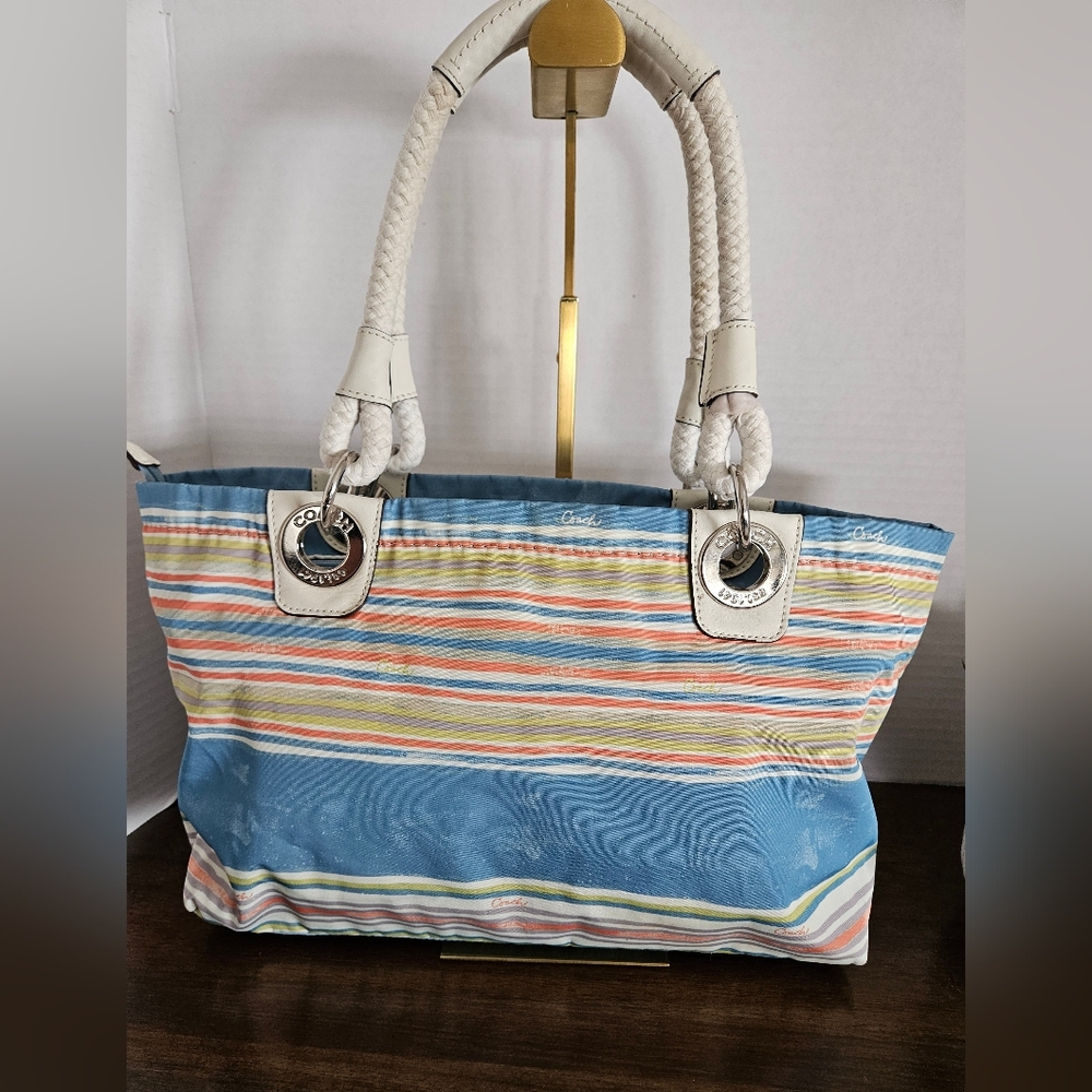 Coach F16624 East West Beach Tote w/Rare Seahorse Charm And Matching Wristlet - Picture 6 of 16